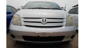2000 Toyota IST
